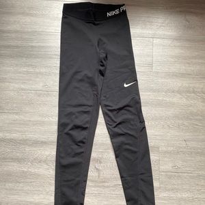 EUC Women’s Nike DriFit leggings